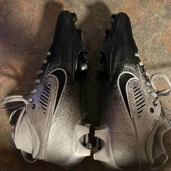 Nike Vapor Black and Silver Football Cleats - Picture 3 of 4